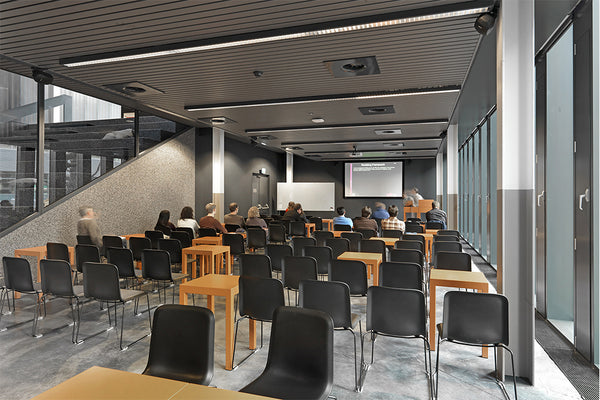 This Chair 141 – Stapelbaar – zwart