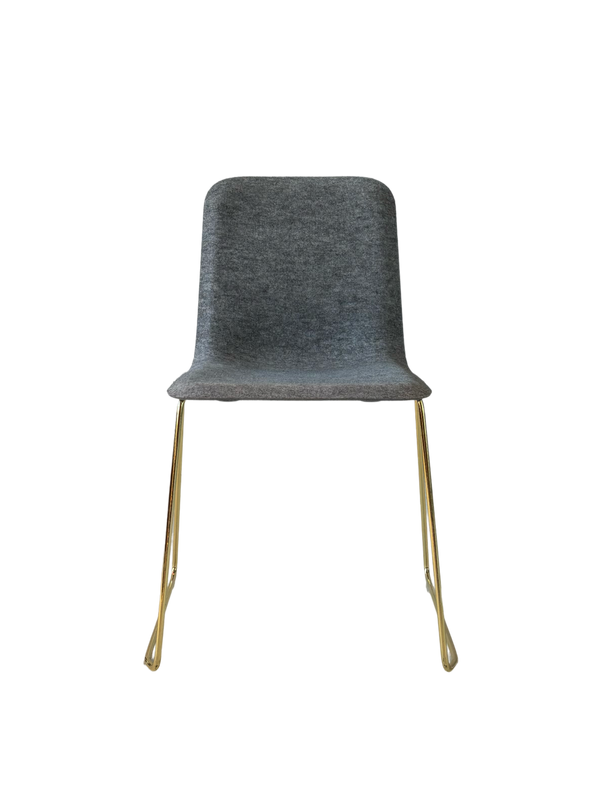 This Chair 141 – Stapelbaar – Goud / Vilt