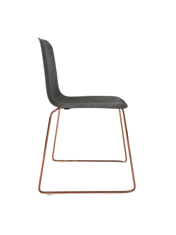 This Chair 141 – Stapelbaar – Koper / Vilt